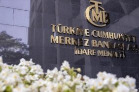 Türkiye's int'l reserves move to positive side