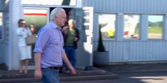 WikiLeaks founder Assange back in Australia a free man